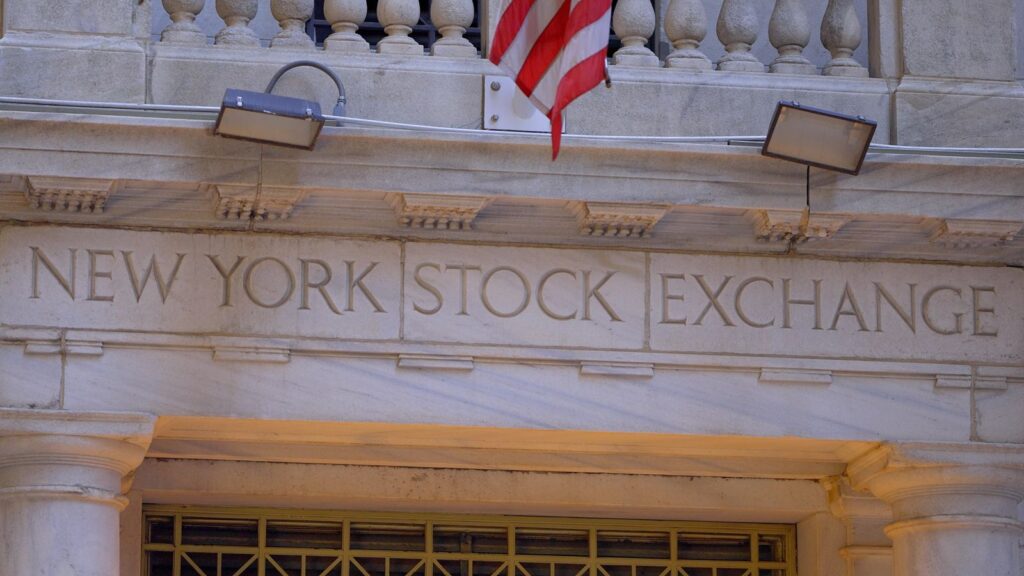Stocks Finish Mostly Lower as Rising Crude Boosts Bond Yields Stocks Finish Mostly Lower as Rising Crude Boosts Bond Yields